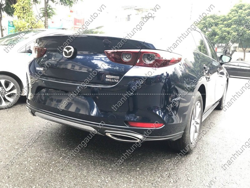 Lip sau chia 2 pô mẫu mercedes cho Mazda3 2020