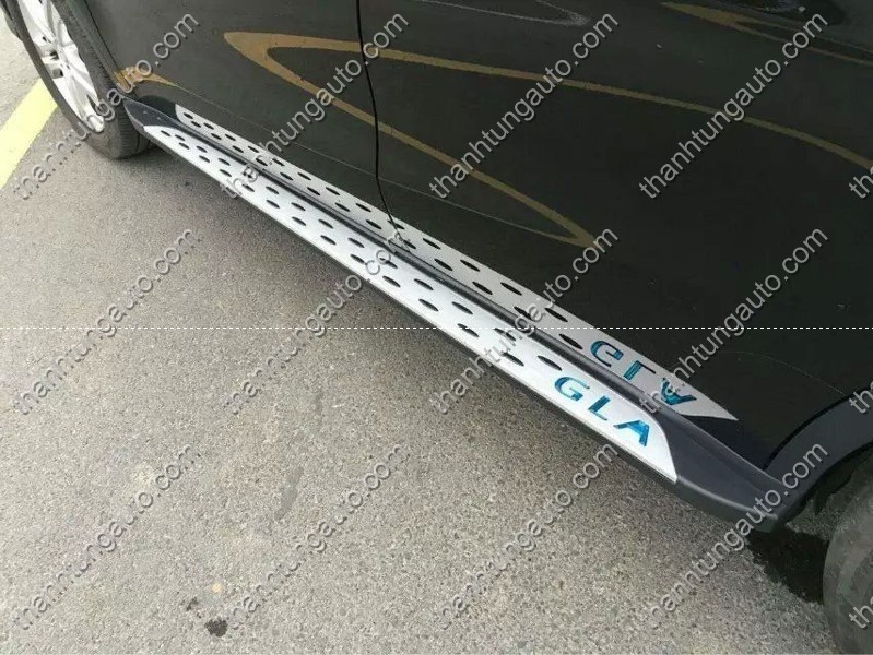 Bậc bước chân cho xe Mercedes GLA X156 có chữ 2014-2018