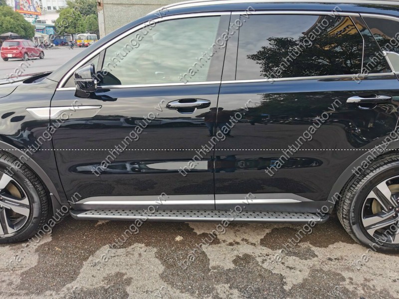 Bậc bước chân lên xuống chấm bi cho Sorento 2021