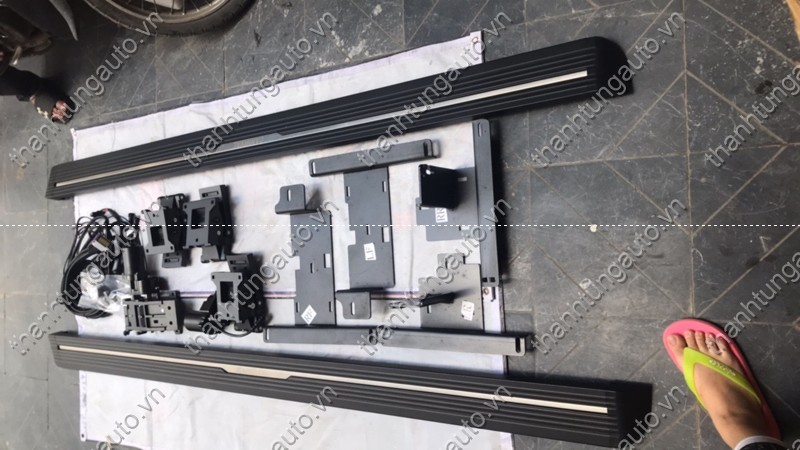 Bậc bước chân lên xuống điện cho xe Sedona