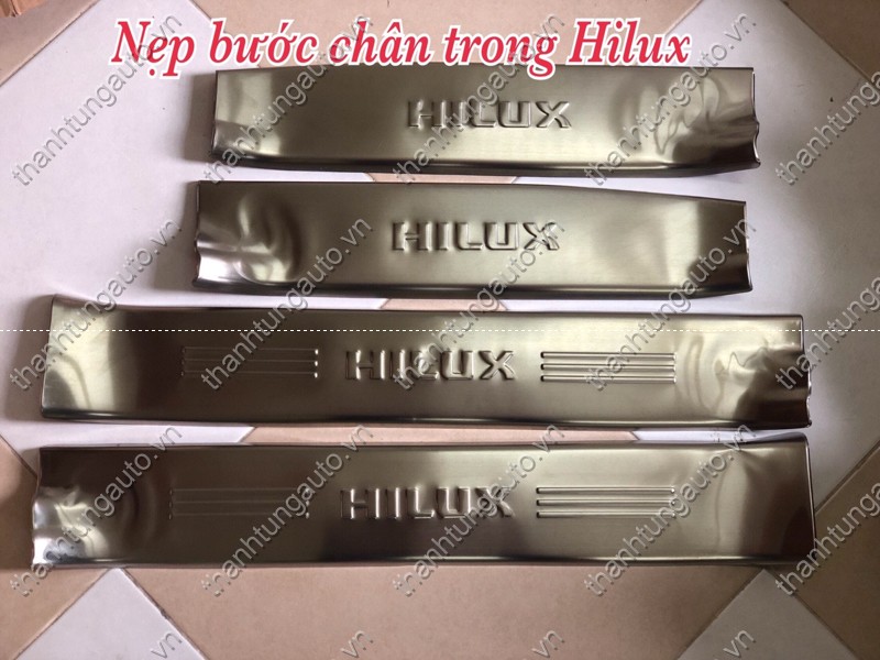 Nẹp bước chân trong cho xe Hilux 2016-2019