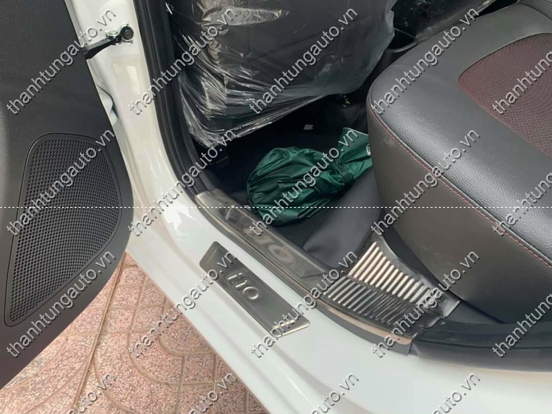 Nẹp bước chân trong cho xe i10