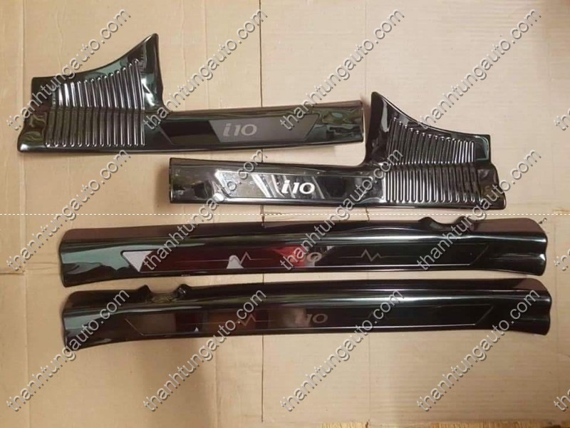 Nẹp bước chân trong hyundai i10 mẫu titan