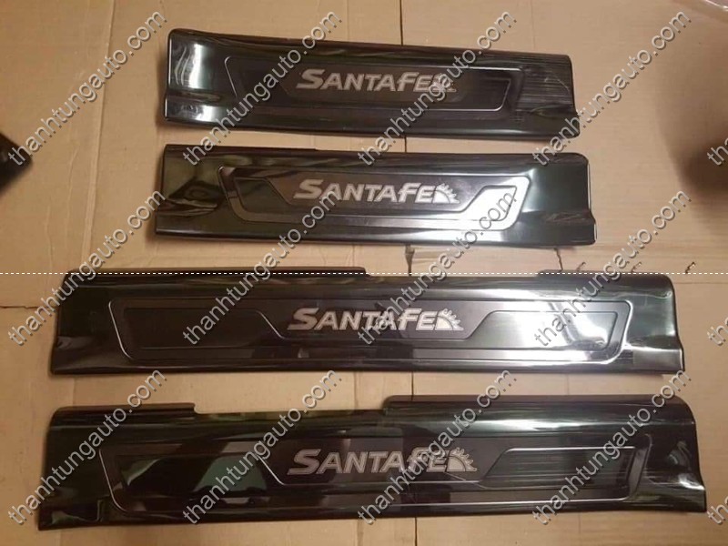 Nẹp bước chân trong Santafe 2013-2018 mẫu Titan