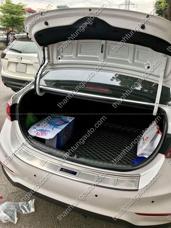 Nẹp chống xước cốp cho Hyundai Accent 2018-2020