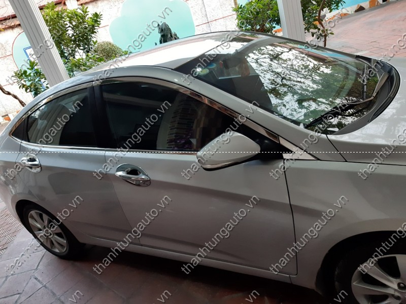Nẹp viền khung kính cho xe Accent sedan 2011- 2013