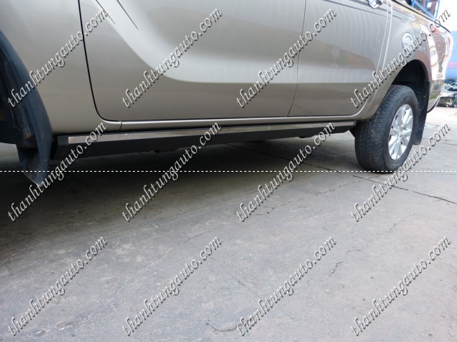 Bậc bước chân điện cho xe Mazda BT50