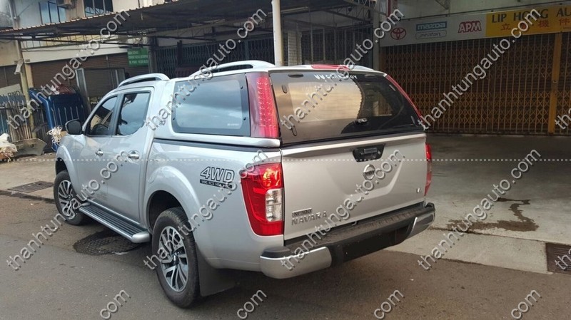 Nắp thùng cao có đèn cho Nissan Navara 2016-2018