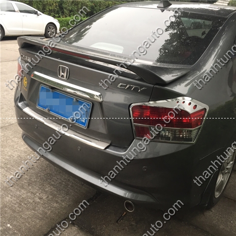 Đuôi gió cao có đèn cho Honda City 2013