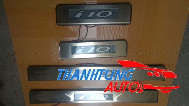 Nẹp bước chân có đèn cho xe i10