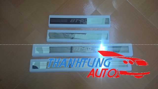 Nẹp bước chân không đèn cho xe Mazda BT50