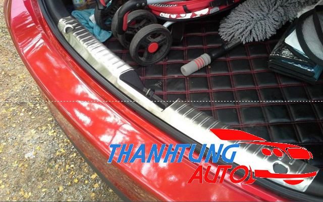 Nẹp chống xước cốp cho xe Mazda6 - 2014(phần nhựa)