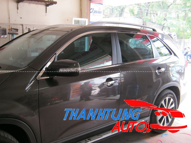Nẹp chân kính, nẹp viền khung kính cho xe Sorento 2013 - 2014