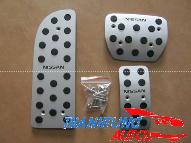 Ốp chân côn phanh cho xe Nissan Sunny