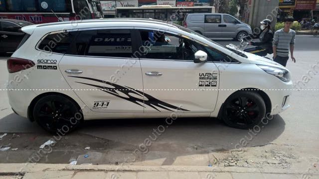 Dán tem độ cho xe Kia Rondo