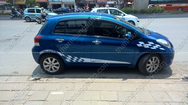 Dán tem độ cho xe Yaris tại thanhtungauto mẫu 11 màu trắng